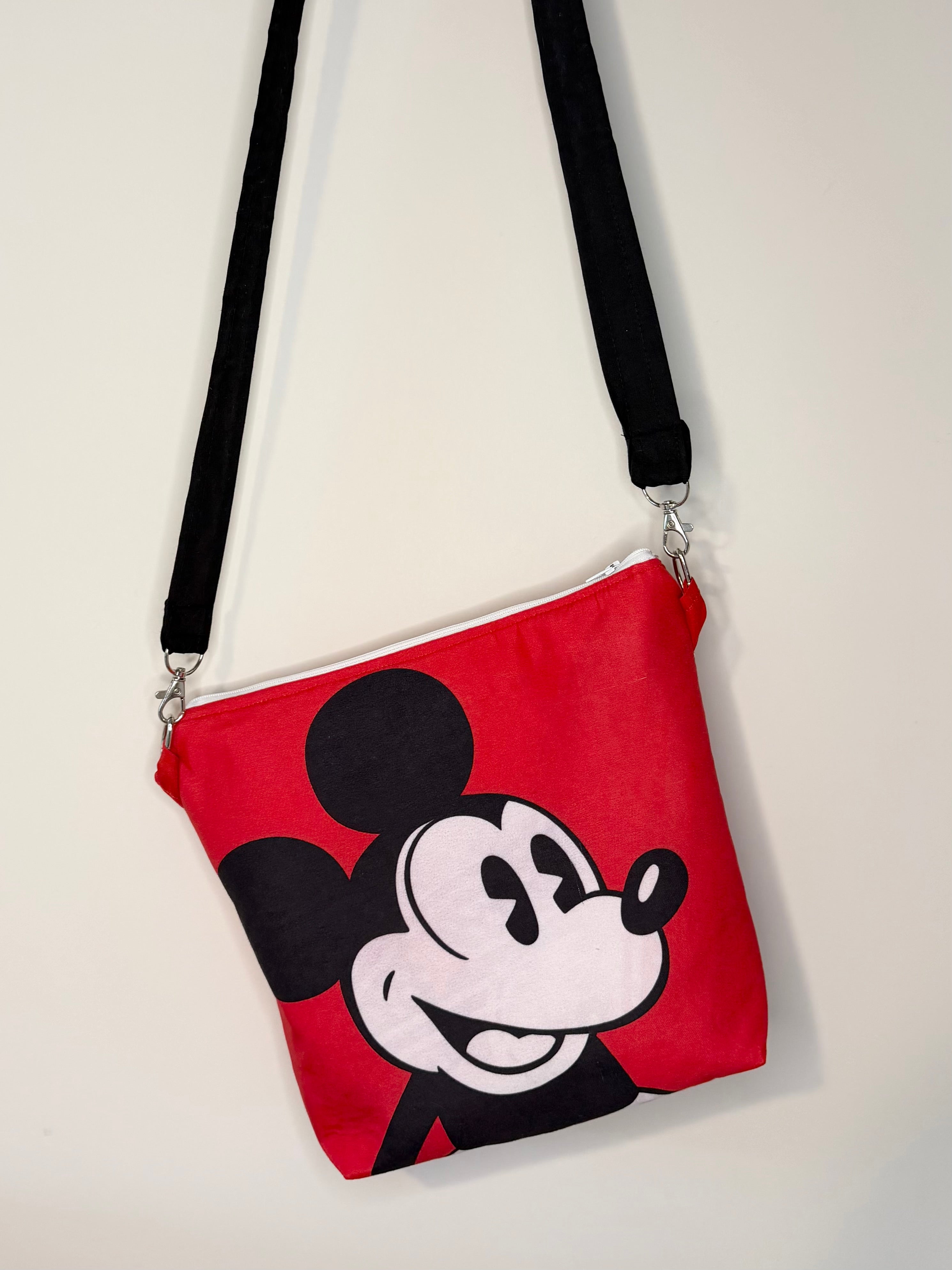 crossbody of mouse with red background