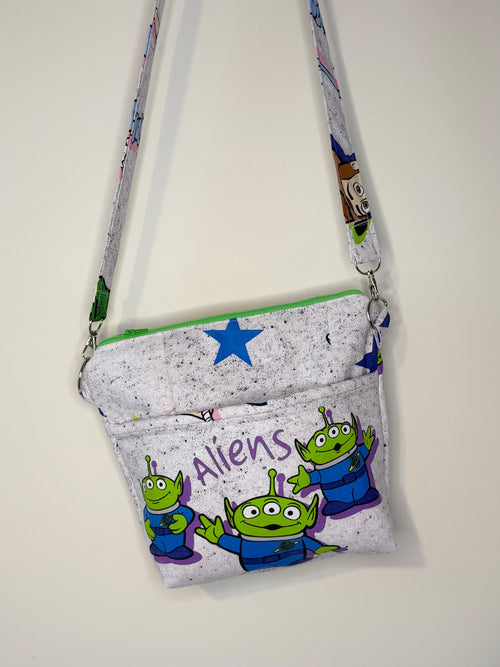 crossbody of three little aliens